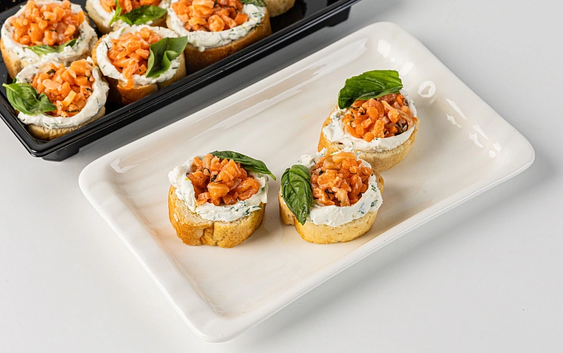 Брускетта с лососем и творожным кремом, 10 шт.