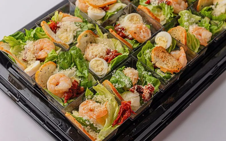 Салат «С креветкой и горошком» фуршетные стаканчики, 15 шт