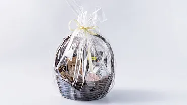 Праздничный набор «Витаминно-десертный» в корзине