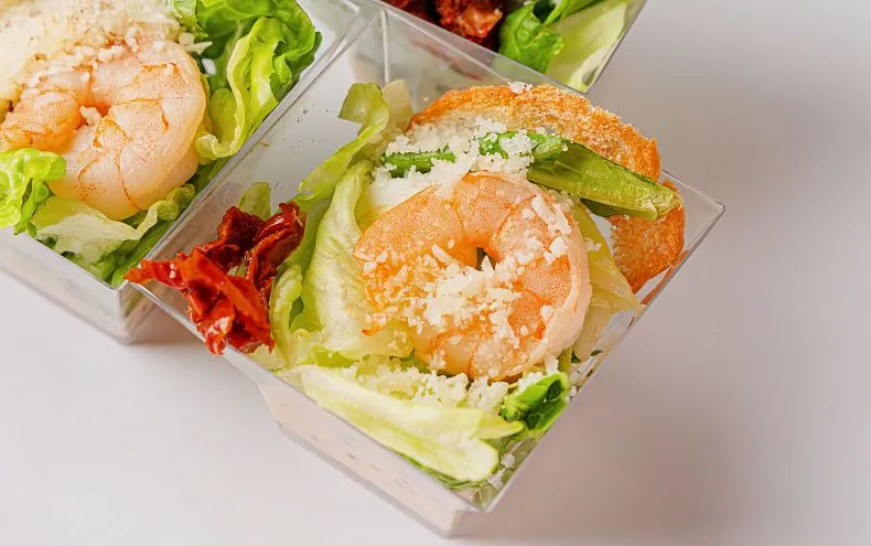 Салат «С креветкой и горошком» фуршетные стаканчики, 15 шт