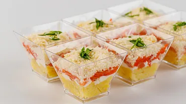 Салат «Мимоза» в фуршетных стаканчиках, 15 шт