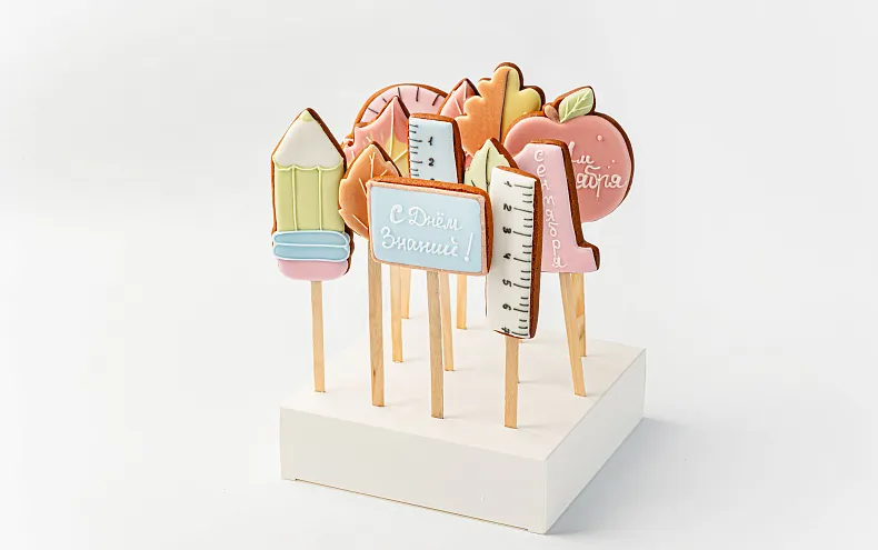 Пряники имбирные с индивидуальным дизайном «Набор к школе», 12 шт