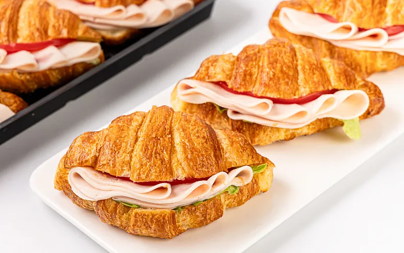 Круассан с индейкой и мягким сыром, 6 шт