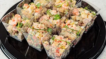 Салат «Оливье с креветкой» в стаканчиках, 9 шт