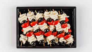 Шашлычки запечённые с филе кальмара с томатами черри, 12 шт