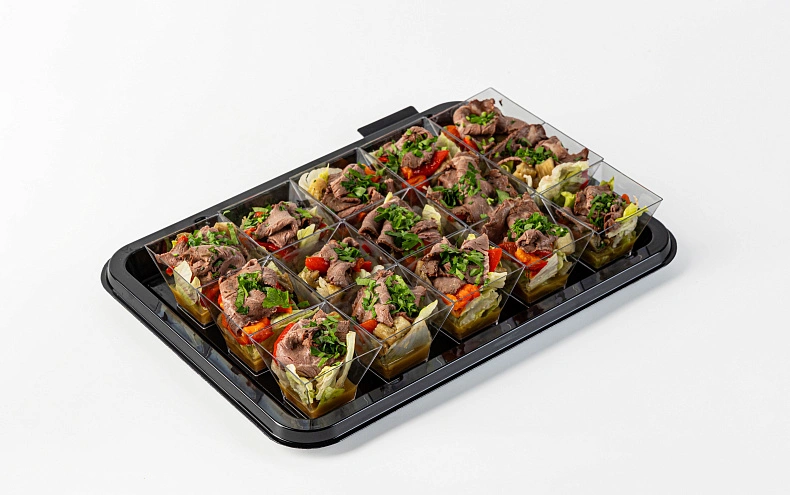 Салат с ростбифом и печеными овощами в имбирном соусе, 15 шт.