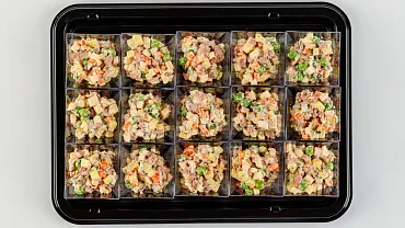 Салат «Оливье с ростбифом» в фуршетных стаканчиках, 15 шт