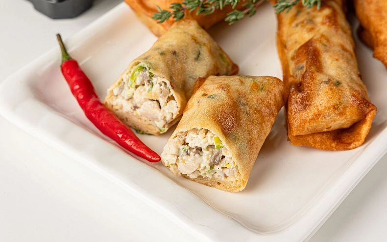 Спринг-роллы с курицей, 8 шт