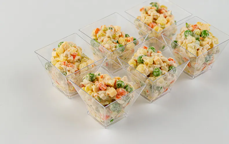 Салат «Оливье с филе индейки» в фуршетных стаканчиках, 15 шт