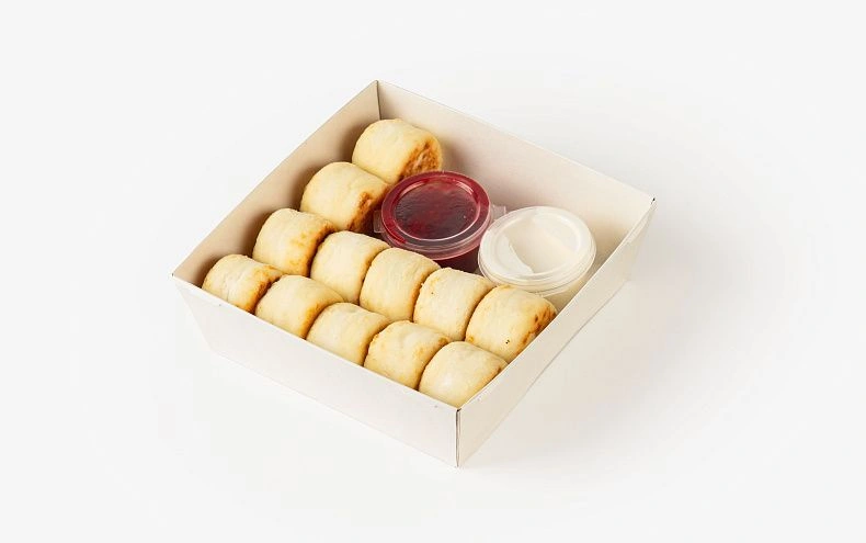 Сырники мини с ягодным соусом и сметаной, 12 шт