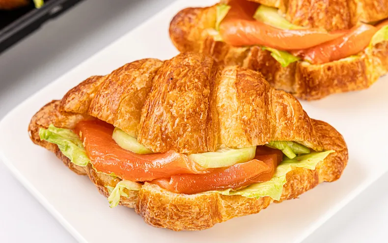 Круассаны с форелью, 6 шт