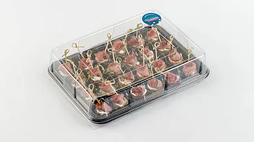 Мини-брускетты с ростбифом и луком конфи, 24 шт