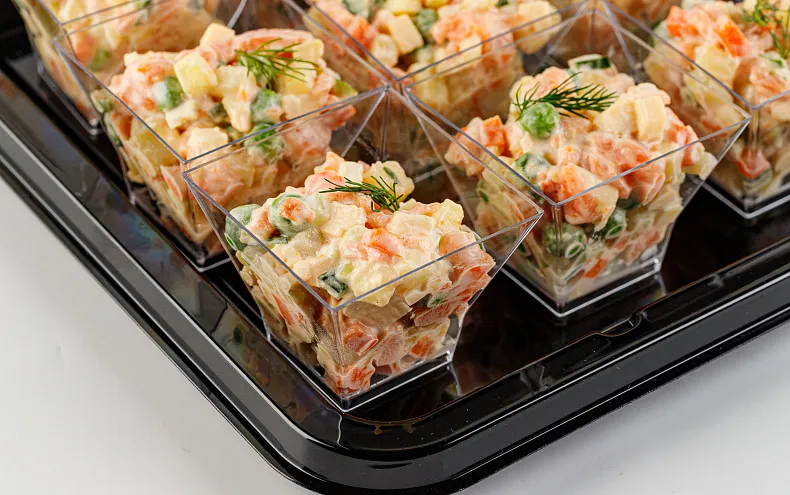 Салат «Оливье с лососем» в фуршетных стаканчиках, 15 шт