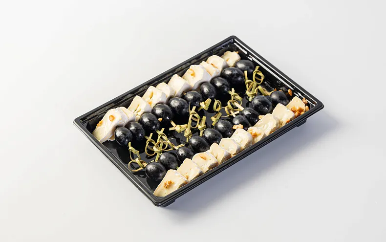 Канапе с виноградом и сыром камамбер, 20 шт