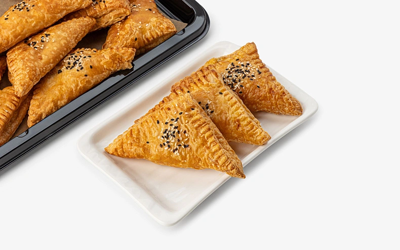 Пирожки слоеные с курицей и грибами, 16 шт