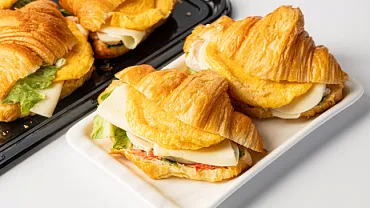 Круассан с курицей и яйцом, 6 шт