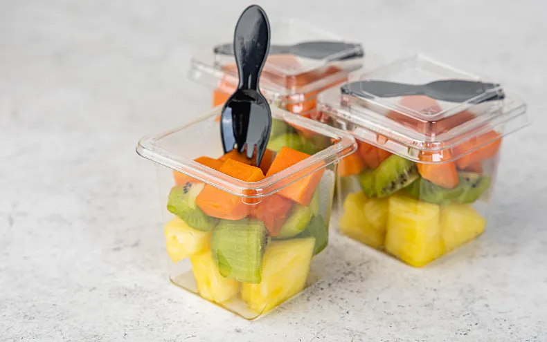 Наборы тропических фруктов в стаканчиках