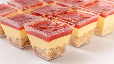 Десерт «Манго-клубника» в стаканчиках, 12 шт