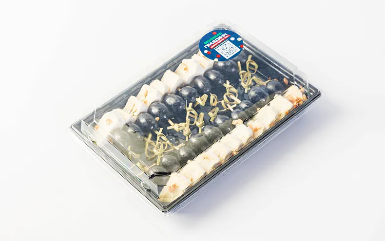 Канапе с виноградом и сыром камамбер, 20 шт