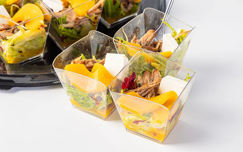 Салат «С уткой и манговым соусом» в стаканчиках, 9 шт