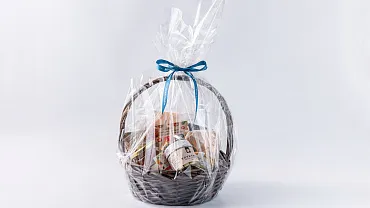 Праздничный набор «Мир кофе» в корзине