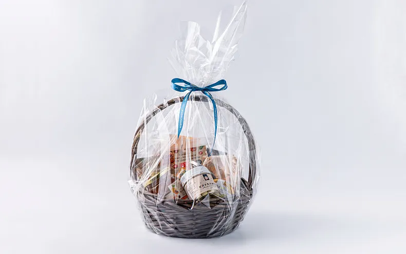 Праздничный набор «Мир кофе» в корзине