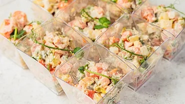 Салат «Оливье с креветкой» в стаканчиках, 9 шт