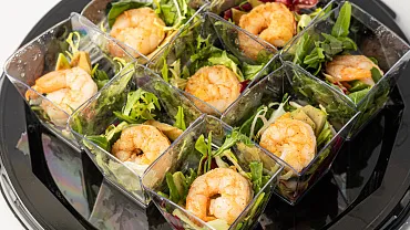 Салат «Руккола с креветкой и авокадо» в стаканчиках, 9 шт