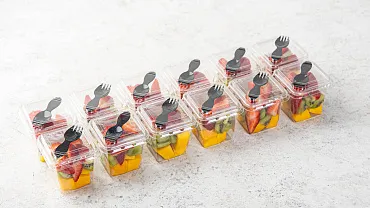 Наборы фруктов в стаканчиках