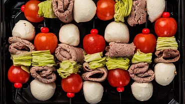 Канапе с ростбифом и моцареллой, 9 шт