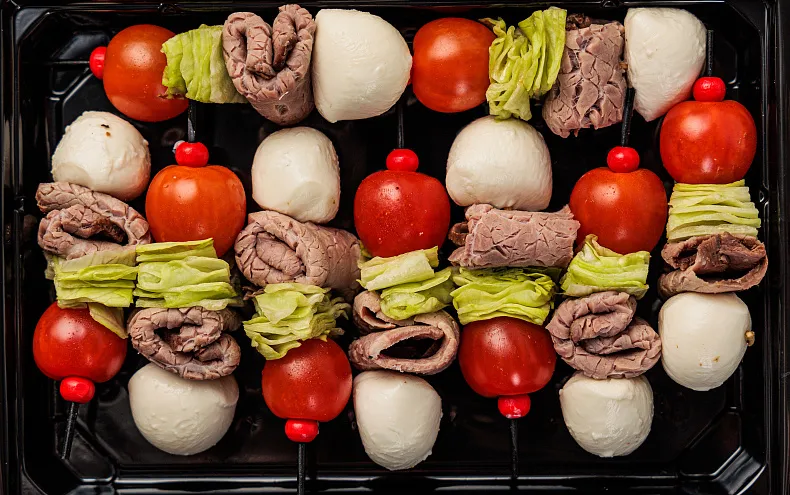 Канапе с ростбифом и моцареллой, 9 шт