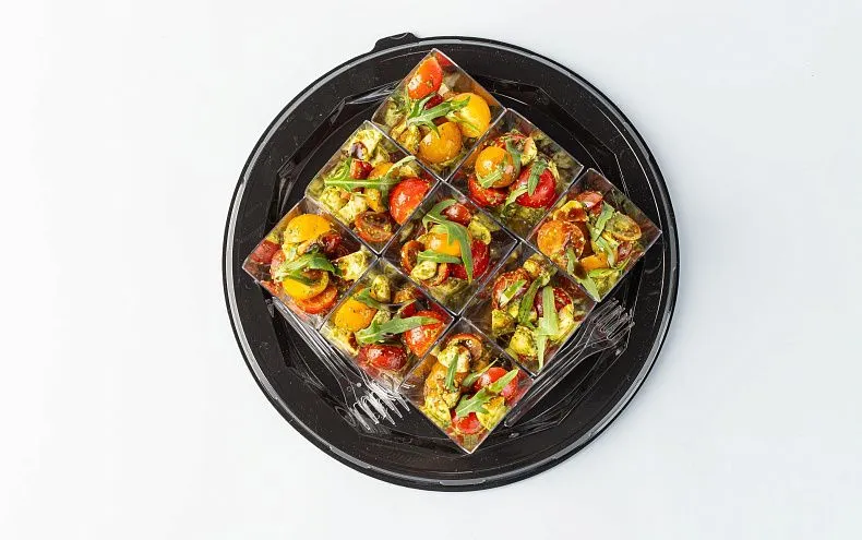 Салат «Капрезе» в стаканчиках, 9 шт