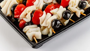 Шашлычки запечённые с филе кальмара с томатами черри, 12 шт