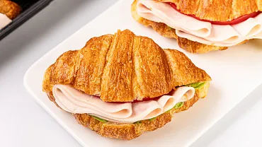 Круассан с индейкой и мягким сыром, 6 шт