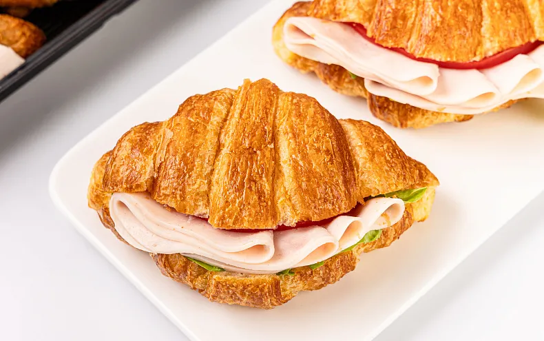 Круассан с индейкой и мягким сыром, 6 шт