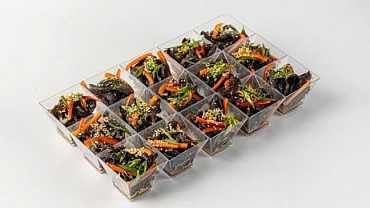 Салат с древесными грибами и с тайским соусом, 15 шт