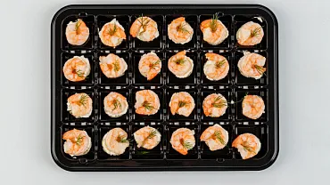 Мини-брускетты с тигровой креветкой и сырным кремом, 24 шт