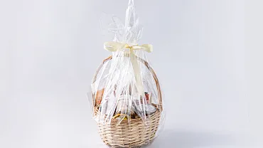 Праздничный набор «Витаминно-десертный» в корзине