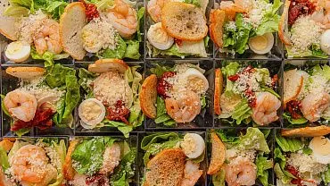 Салат «С креветкой и горошком» фуршетные стаканчики, 15 шт