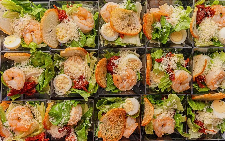 Салат «С креветкой и горошком» фуршетные стаканчики, 15 шт