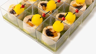 Канапе с куриным рулетом и грушей, 12 шт