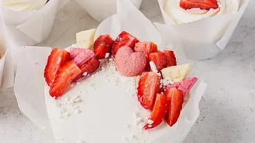 Набор Бенто-торт с капкейками «Клубничное настроение»