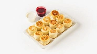 Сырники мини с ягодным соусом и сметаной, 12 шт