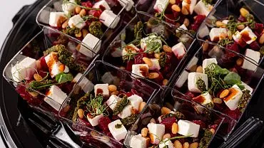 Салат «Со свеклой и сыром фета» в стаканчиках, 9 шт