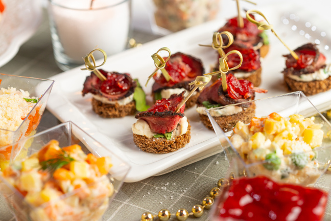 Закуски и салаты