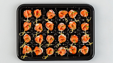 Мини-брускетты с лососем слабосолёным и сырным кремом, 24 шт