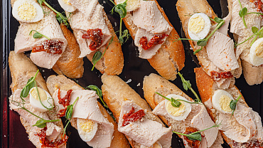 Брускетта цезарь с индейкой, 10 шт