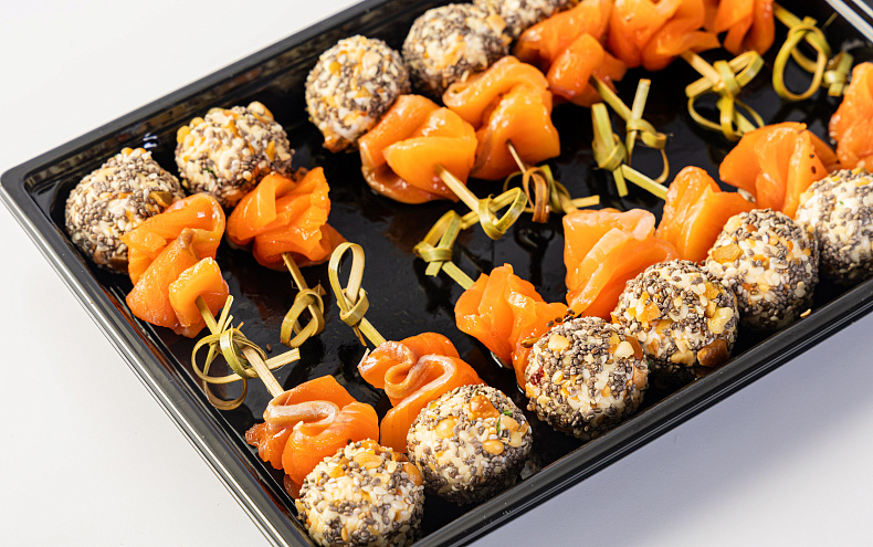 Канапе с лососем и творожным сыром, 14 шт