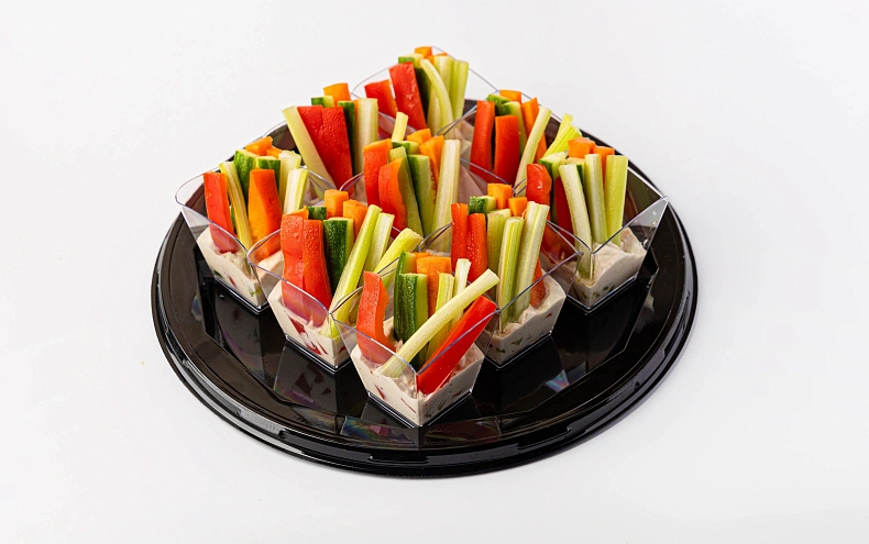 Овощные стики с соусом «Цезарь» в фуршетных стаканчиках, 9 шт