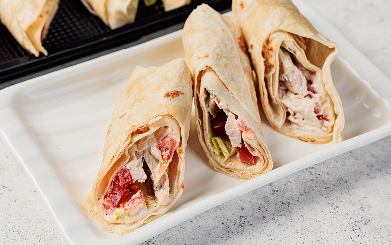 Ролл с креветкой  12шт